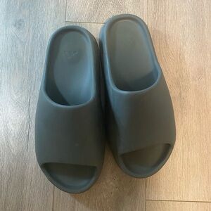Yeezy Slide Slate Grey